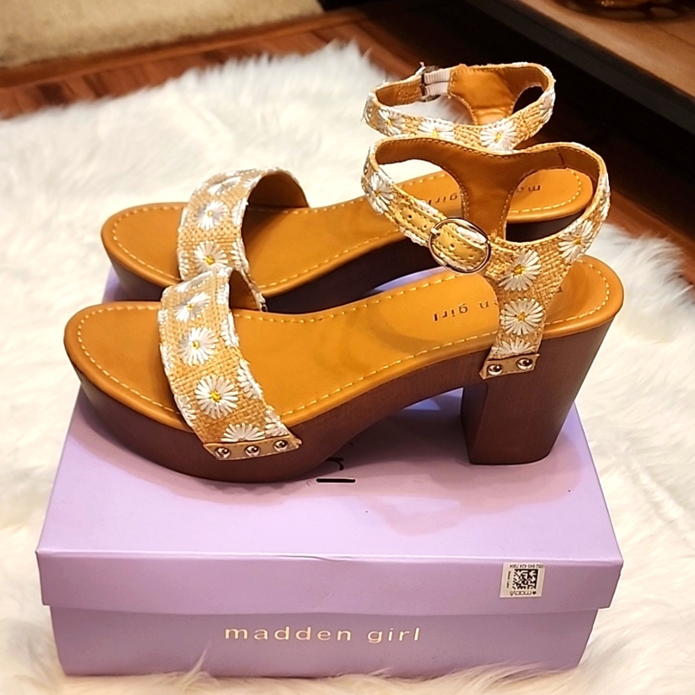 Women's Sandals - Picture 7 of 8